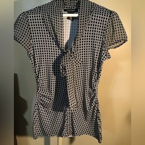 Women’s size extra small White House Black market cap sleeve pull over blouse cc